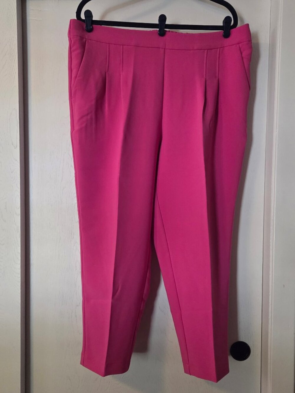 Isaac Mizrahi Live XL Stretch Crepe Tapered Leg Crop Pants Ultra Pink